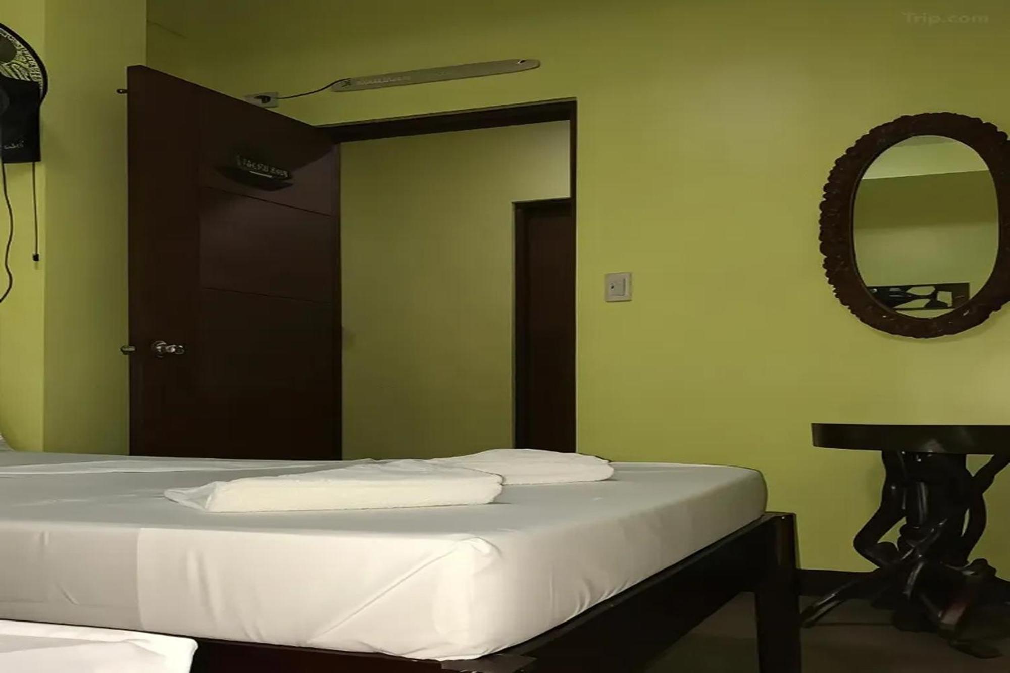 Luis Bay Travellers Lodge Coron Esterno foto