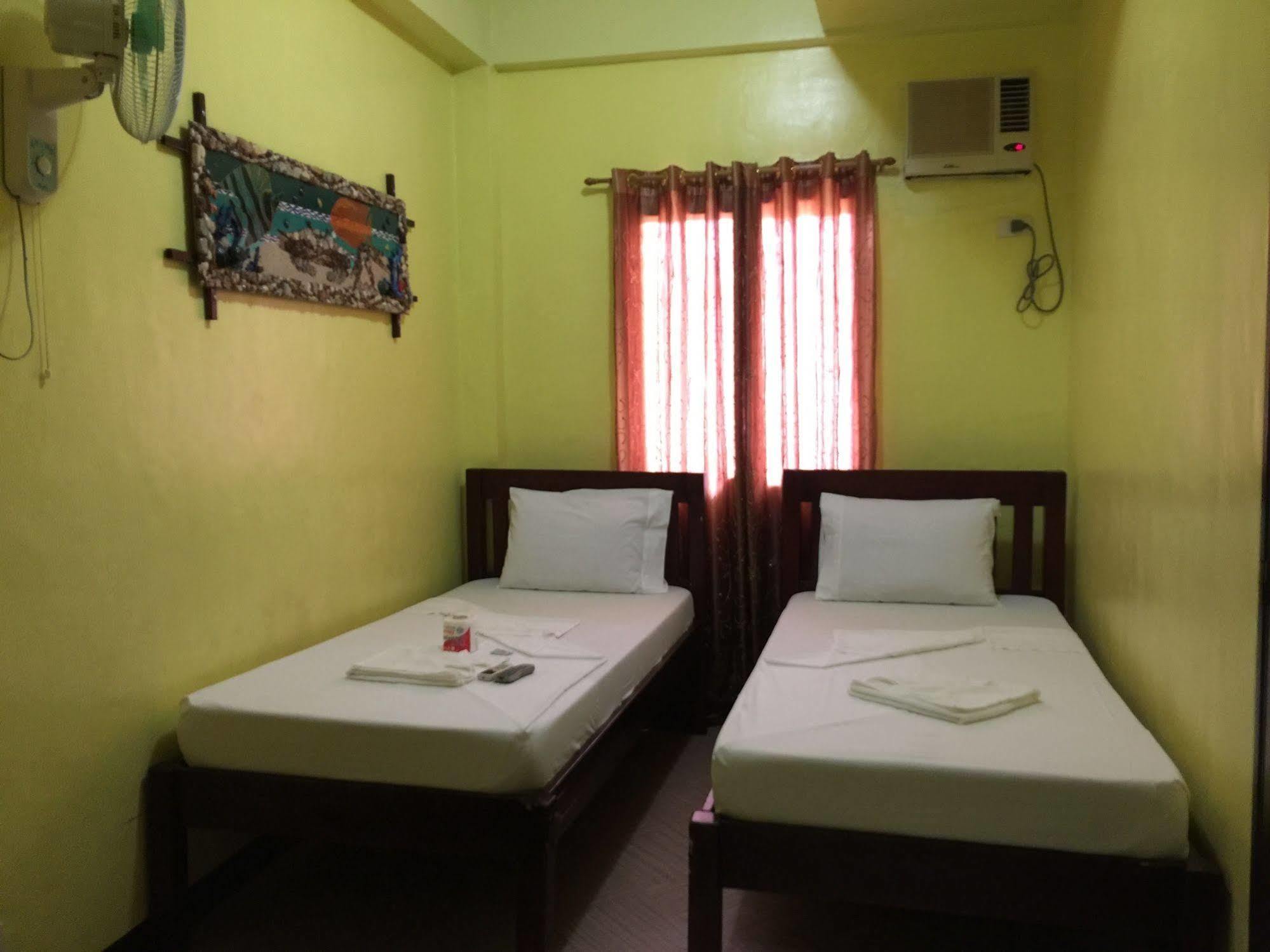 Luis Bay Travellers Lodge Coron Esterno foto